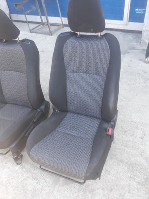 Toyota yaris iii 3-двері сидіння пасажира фото №1