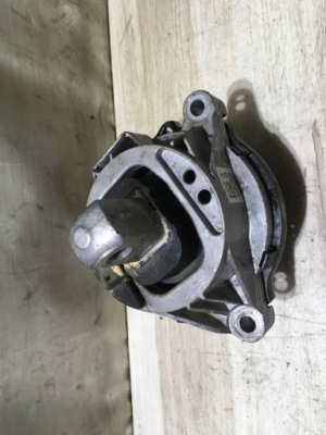 Подушка двигателя 3.0d bmw 3 f30 14r. фото №1