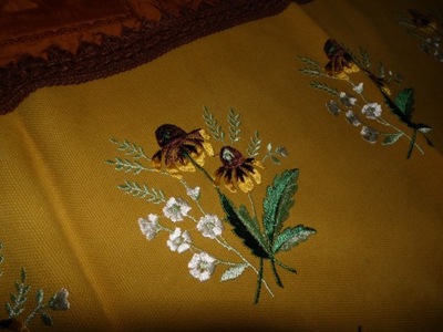 Miodowy bieznik z haftem maszynowym + koronka - 42 cm x 94 cm