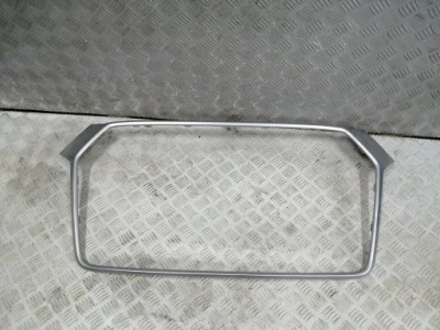 Ww audi q5 хром рамка решітка 8u0807715b фото №1