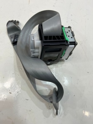 Pas задня середній audi a8 d4 4h0857807k оригінал фото №1