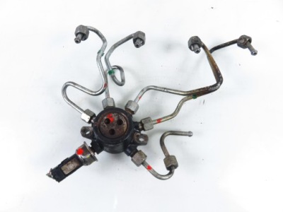 Renault оригінальний номер 8200334367 розподільник молдинг пального фото №1