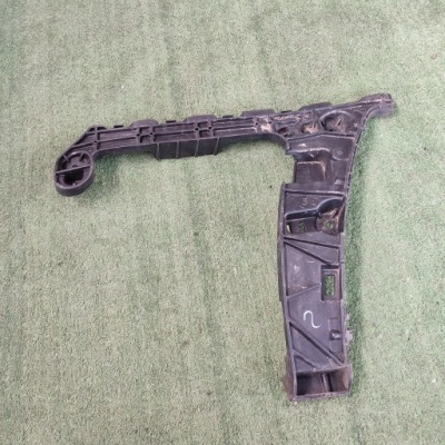 Напрямна бампера правий задня audi a4 b9 kombi фото №1