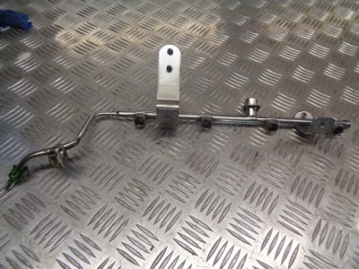 Молдинг упорскування dodge stratus 2.4 04591480ag фото №1