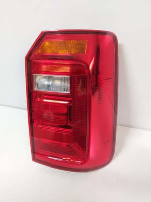 Vw caddy iii 2k5 лампа задня права фото №1