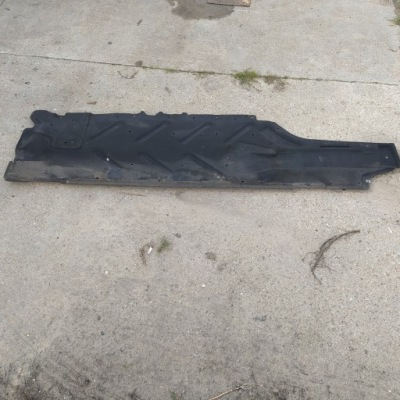 Плита защита подвеска правая mercedes w246 фото №1