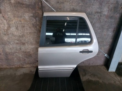 Двері повний лівий задній mercedes ml i w163 замок підйомник фото №1