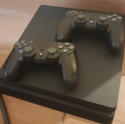 KONSOLA PLAYSTATION 4 2 PADY 10 GIER