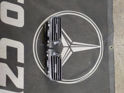 Mercedes w218 cls решітка обдув права 1 ліва фото №1