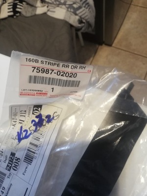 Toyota rav4 iv наклейка дверь задняя правый 75987-42050 фото №1