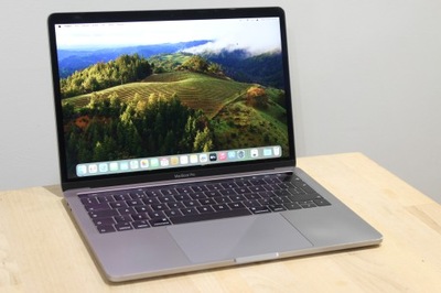 MacBook Pro 13 2,7 i7 16 GB 256 SSD 2018 r.