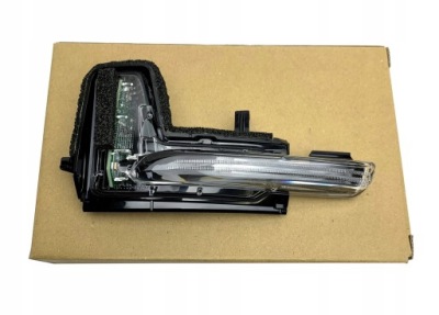 Правый поворотник volvo xc60 ii 2017 - фото №1