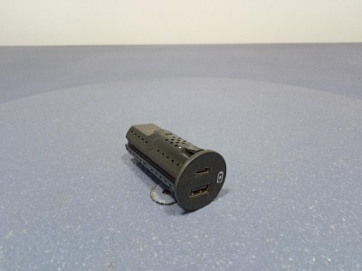 Ford mustang mach-e разъём port usb lu5t19j211aa фото №1