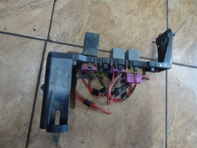 Audi a4 b5 1.6b 98' коробка предохранителей фото №1