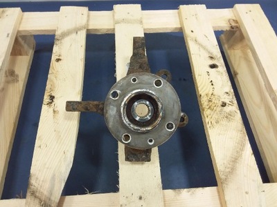 Dacia sandero i 1.2 16v поворотный кулак правая перед фото №1