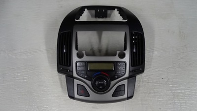 Панель кондиционера рамка радио hyundai i30 2007-12 фото №1