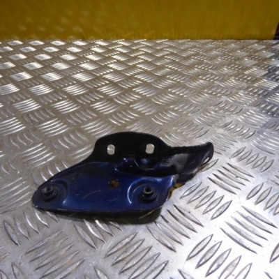 Octavia ii кронштейн крила праве 1z0821142 фото №1