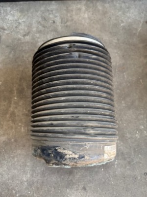 Volvo xc90 ii пневмоподушка задній правий 32246195 фото №1