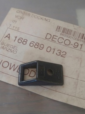 Кронштейн mercedes a1686890132 фото №1