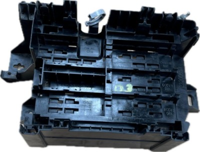 O3 cadillac escalade iv 2014 - коробка предохранителей 23200659 фото №1