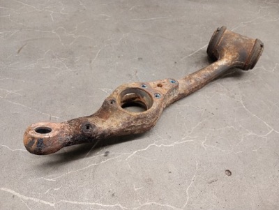 Важіль правий перед mercedes w123 2,5b фото №1