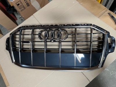Решітка радіатора передня audi q7 4m0853651afrn4 фото №1