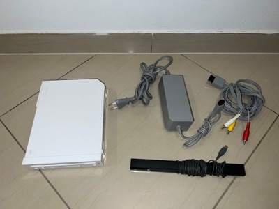 Konsola NINTENDO Wii zasilacz Sensor Bar zestaw