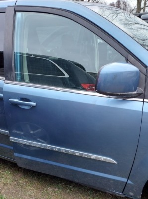 Voyager town caravan 08-20r дверь правый перед фото №1