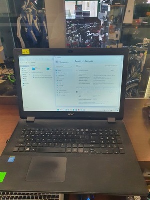 Laptop Acer ES1-711-C3Q7