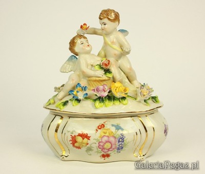 Bomboniera z amorami kolorowe figurki z porcelany