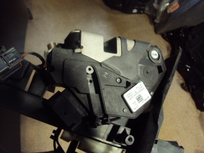 Замок дверь focus mk3 левый задняя 4 контакты фото №1