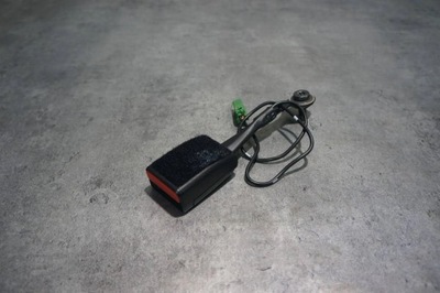 Пряжка клипса поперечина безопасности правый  перед volvo v40 2 2 - 31404247 фото №1