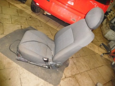 Сиденье правый перед пассажир corsa c 3d 03r. фото №1