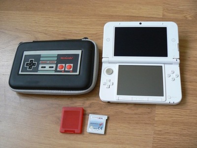 Konsola Nintendo 3DS XL plus pokrowiec i gra
