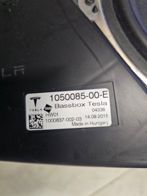 Tesla model x 2018 динамик низкочастотный фото №1