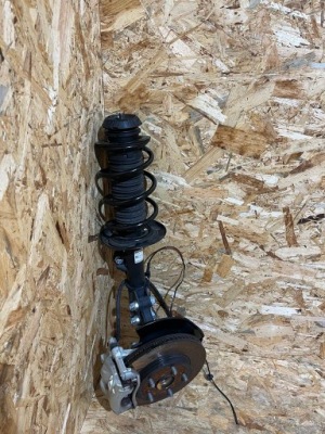 Поворотний кулак ліва перед диск ступиця супорт toyota yaris cross 1.5h 23r orygi фото №1