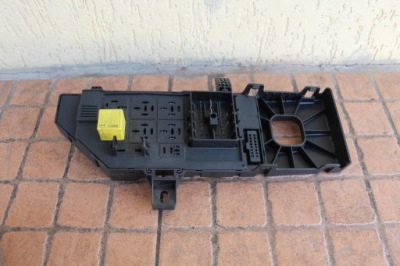 Коробка предохранителей opel vectra c 1.9 cdti 13223679 фото №1