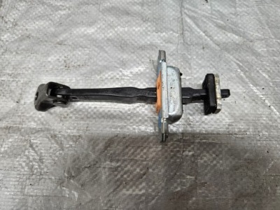 Ограничитель дверь правый перед kia rio iv 17-22 фото №1