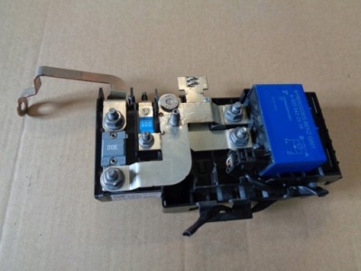 Mercedes cla w117 клема плюсова акумулятор фото №1