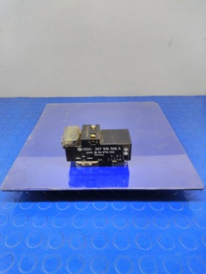 Vw passat b4 блок управления вентиляторов 357919506a фото №1