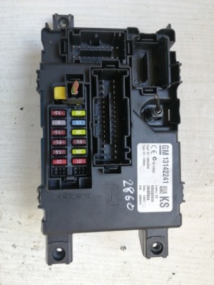 2860.skrzynka предохранителей opel corsa d 13142241 фото №1