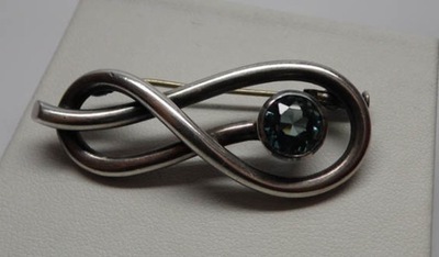 PRZEDWOJENNA SREBRNA BROSZKA NIEBESKI SPINEL PLECI