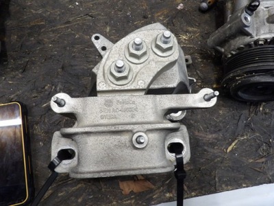 Кронштейн кронштейн h1bg7m121ac ford fiesta mk8 фото №1