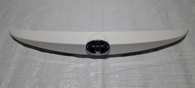 Toyota auris ii накладка кришка багажника задня 76811-02790 фото №1