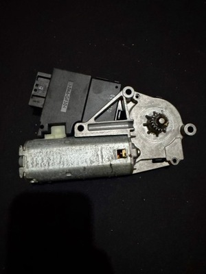 Моторчик люк bmw оригінальний номер 8377939 фото №1