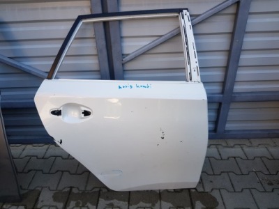 Дверь правое  правый  r задний задняя toyota auris 2 2 универсал combi fl рестайлинг  lifting фото №1