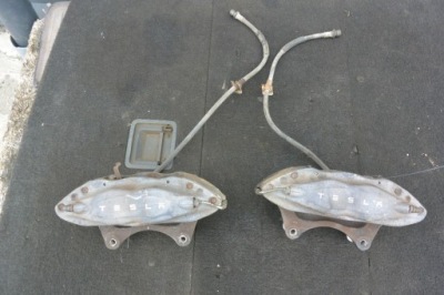 Супорт перед правий лівий шланг tesla model s фото №1