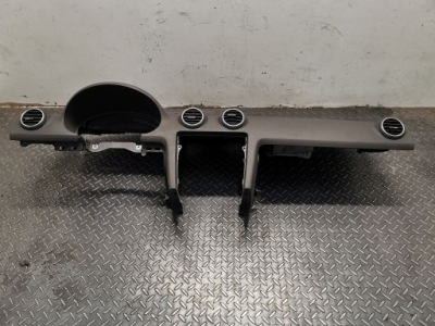 Панель приладів приладова консоль audi a3 8p 03-08 фото №1