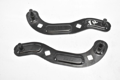 Кронштейн кронштейн дах задній mercedes w205 кабріолет  a2057700223 a2057700123 фото №1