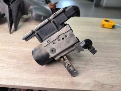 Lancia thesis 2004 середина насос abs фото №1